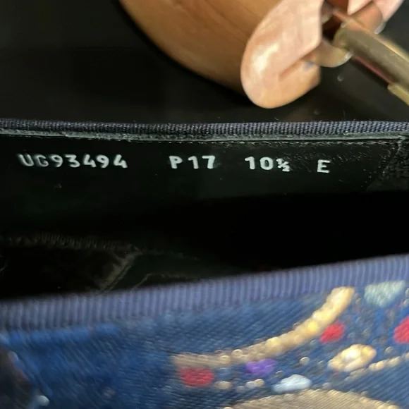 Salvatore Ferragamo dress shoes size 10.5 E - Picture 9 of 9